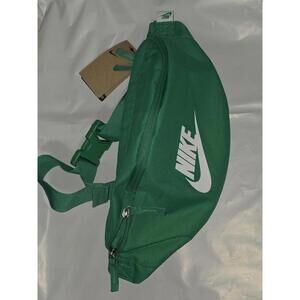 NIKE Heritage Festival Waist Hip Crossbody Bag Swoosh Green White Fanny Pack NWT